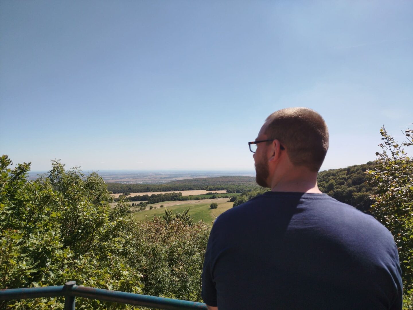 Photo de dos de Clément, concepteur designer UI et créateur de sites internet à Orchies